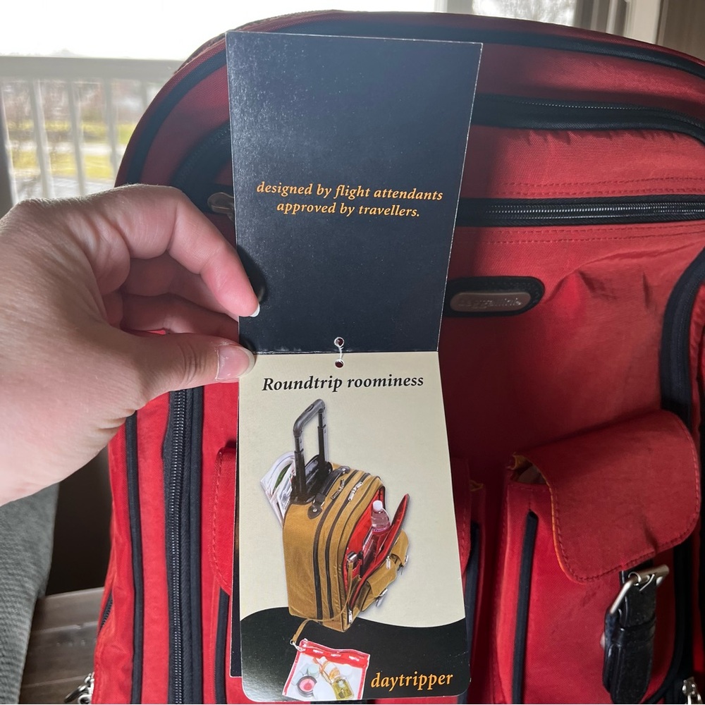 Baggallini NWT Daytripper Rolling Tote Carry-On Red Lightweight Nylon Suitcase - Picture 5 of 16
